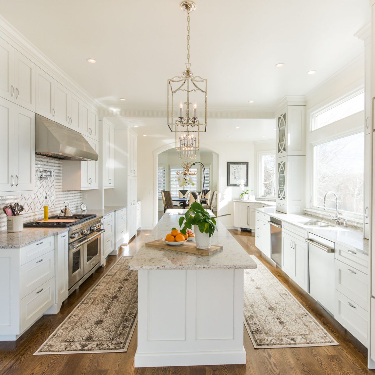 5 Pros and Cons of White Kitchen Cabinets