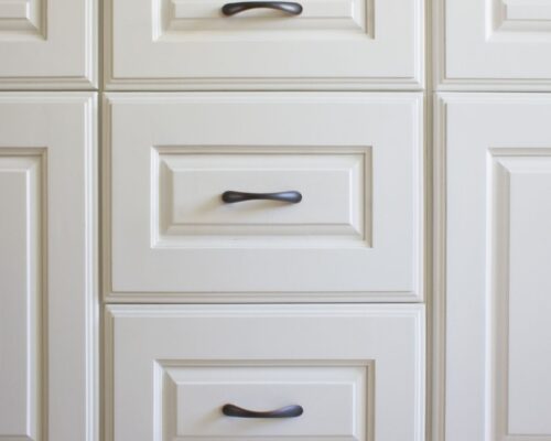 Pros and Cons of Refacing Kitchen Cabinets