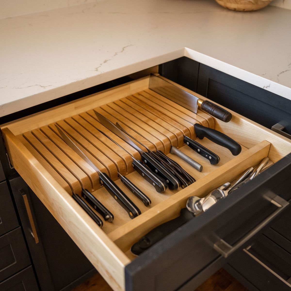 8 Must-Have Drawer Accessories for Your Kitchen