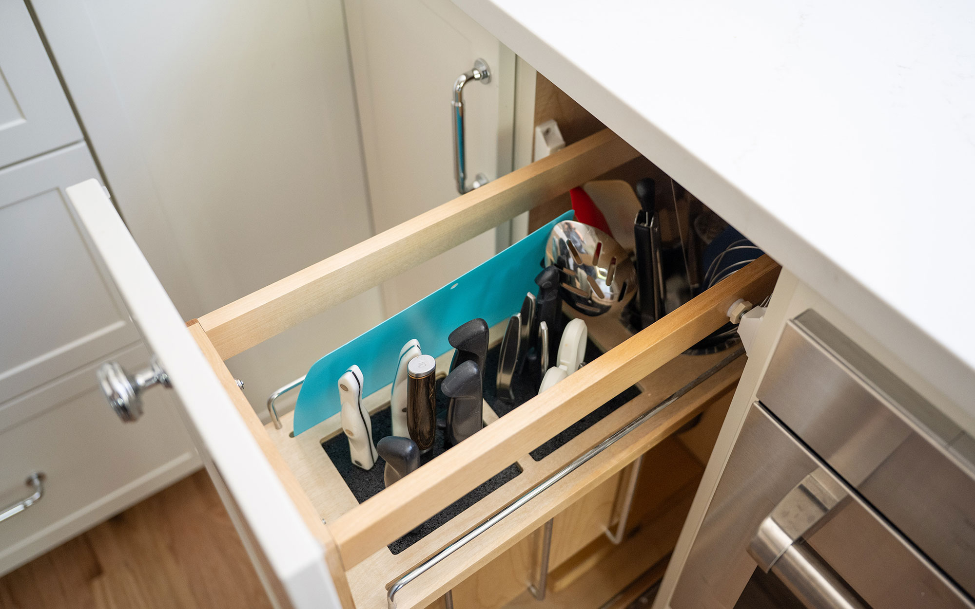 Divided Storage for Cutlery, Knives, and Small Gadgets