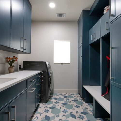 5 Factors to Consider When Choosing Laundry Room Cabinets