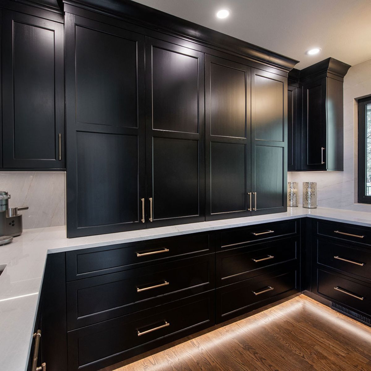 Butler’s Pantry Cabinets: 9 Design Tips From Kitchen Experts